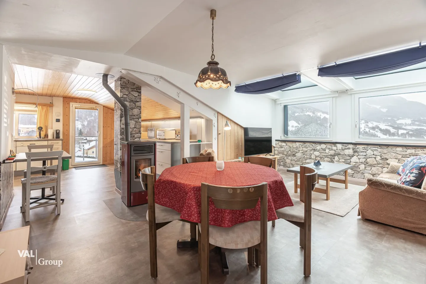 Geräumiges Mehrfamilienhaus - Foto 1 von 12