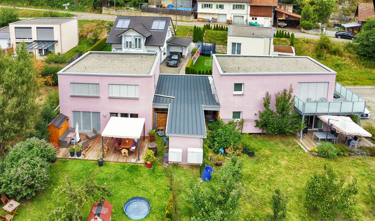 Detached and semi-detached house on a large plot for owner-occupation or as an investment property Copy - Photo 1 of 21