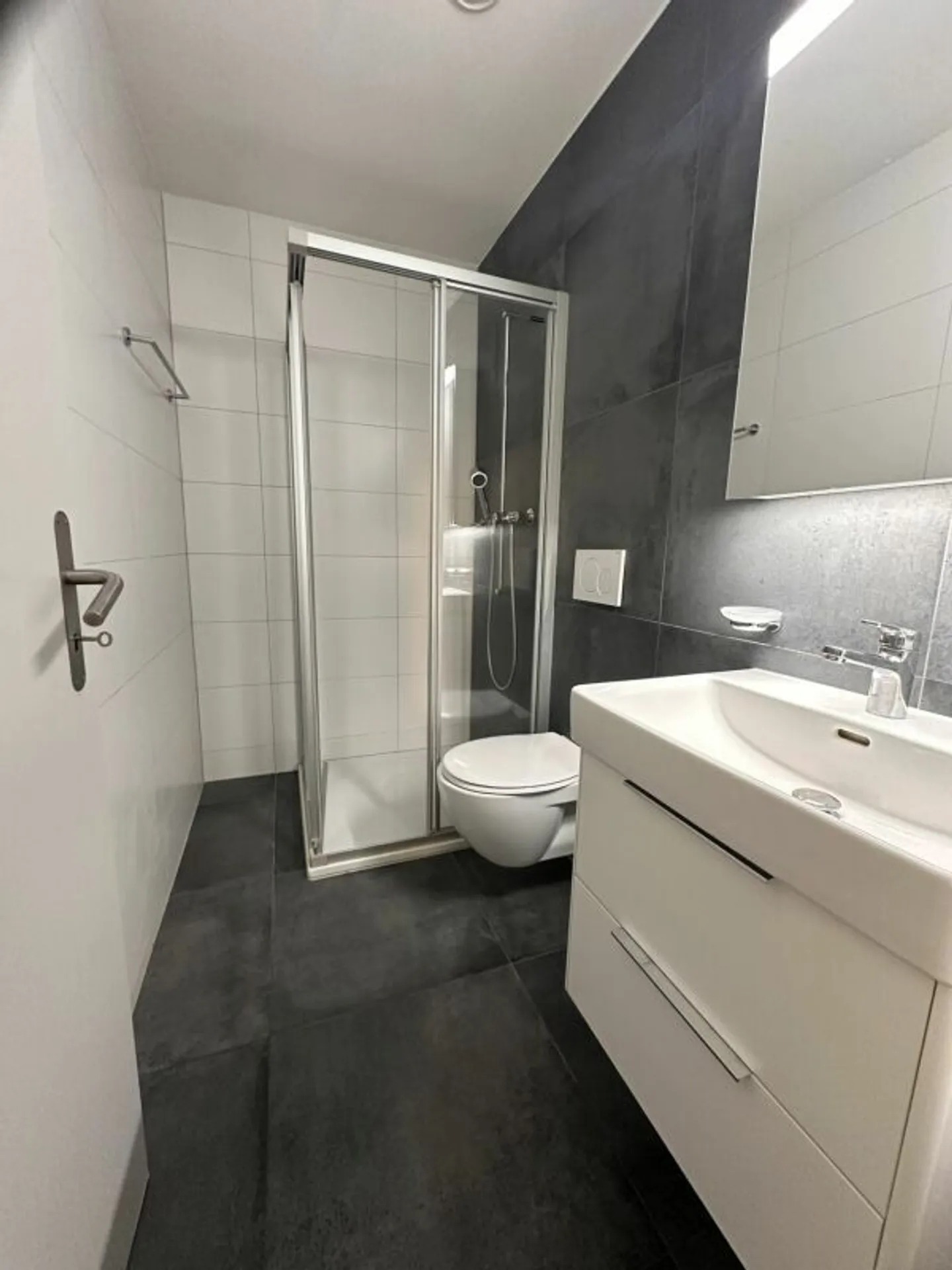 Beautiful modern 4.5-room apartment on the 2nd floor - Rue de l'Épervier 3A, Cernier - Photo 3 of 8