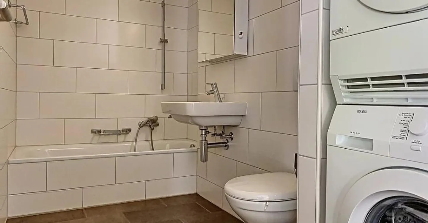 Large 2.5 rooms on the 5th floor - Photo 6 of 7