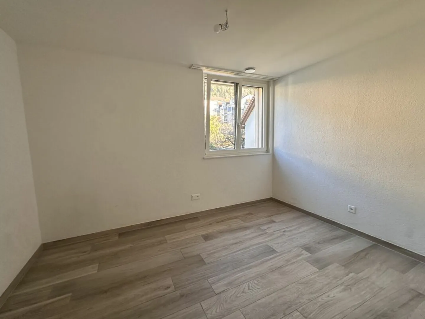 Beautiful modern 4.5-room apartment on the 2nd floor - Rue de l'Épervier 3A, Cernier - Photo 5 of 8