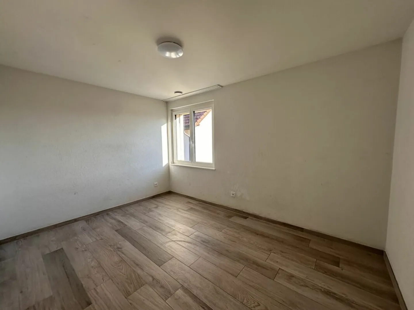 Beautiful modern 4.5-room apartment on the 2nd floor - Rue de l'Épervier 3A, Cernier - Photo 6 of 8