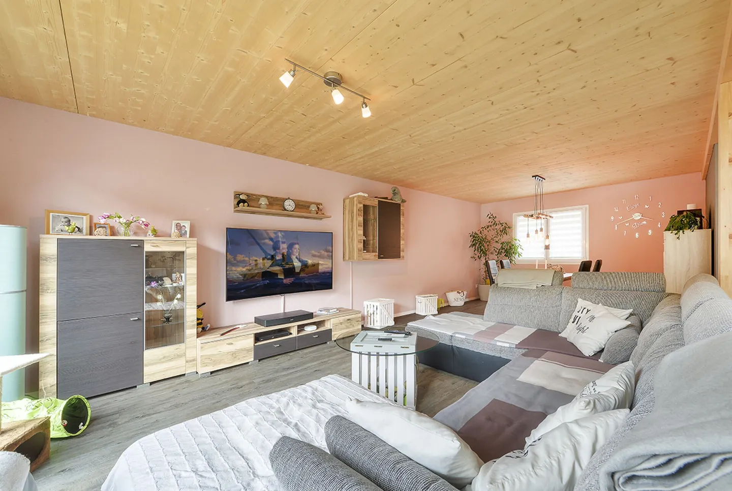 Detached and semi-detached house on a large plot for owner-occupation or as an investment property Copy - Photo 13 of 21