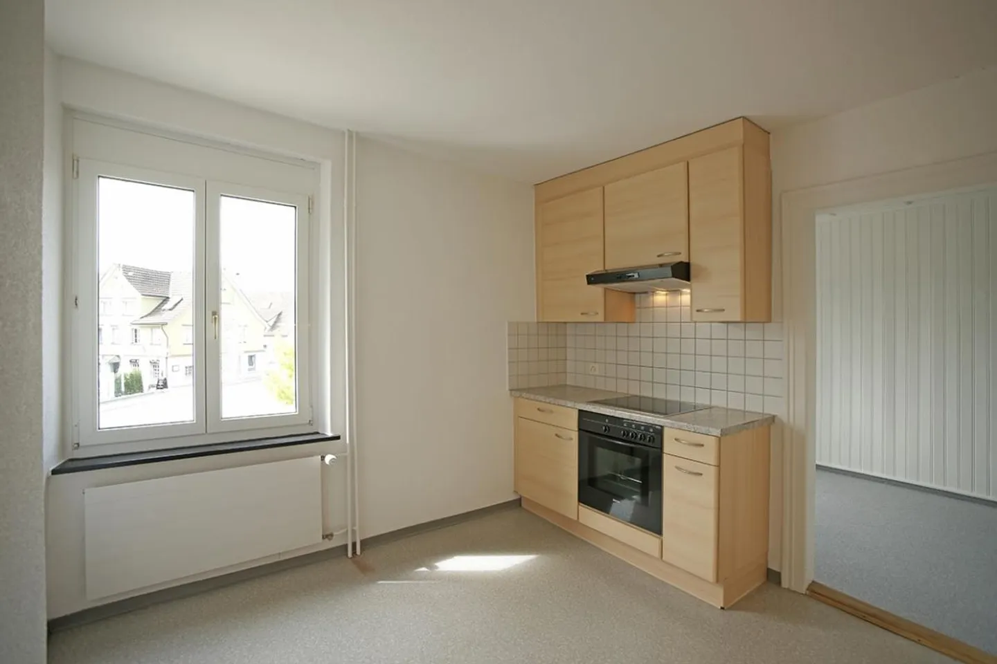 Belle appartement ancien de 4 pièces avec poste de gardien - Photo 3 sur 18