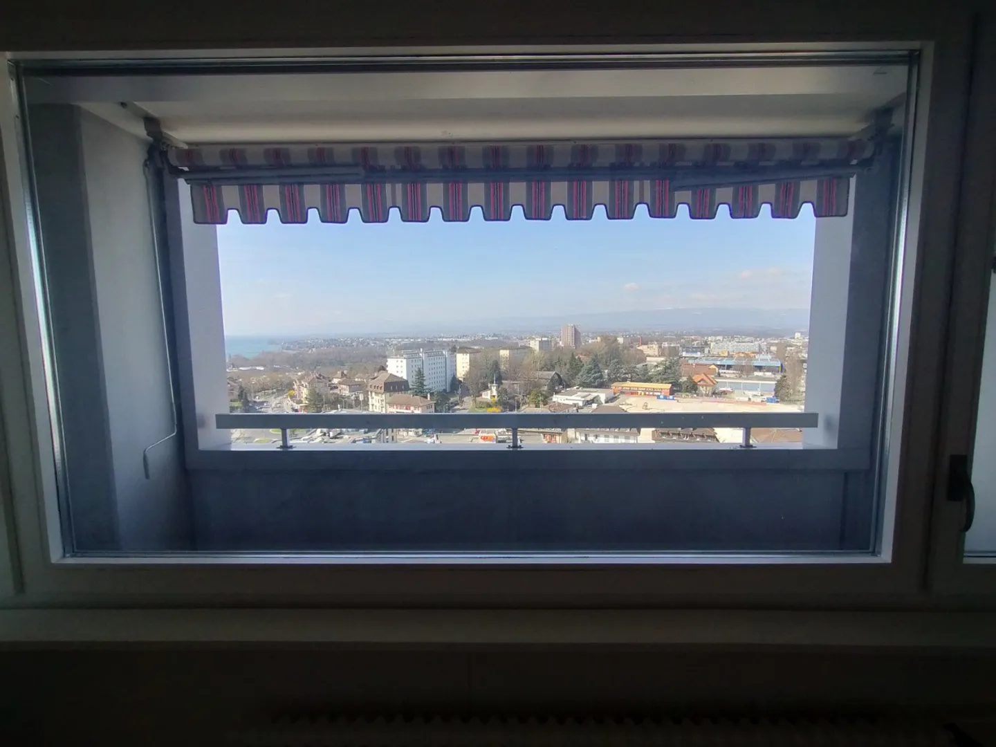 In the center of Malley, magnificent renovated apartment with balcony - Photo 3 of 12