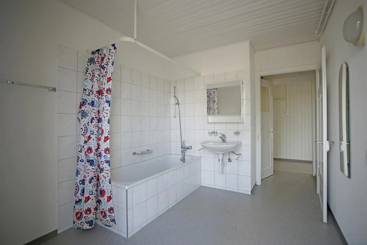 Belle appartement ancien de 4 pièces avec poste de gardien - Photo 13 sur 18