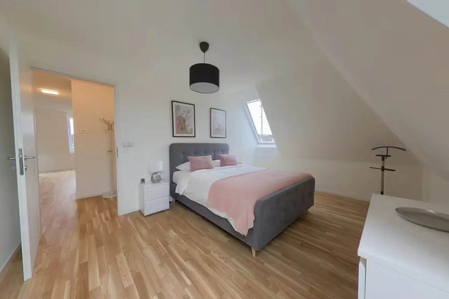 Apartment for rent - Photo 3 of 6