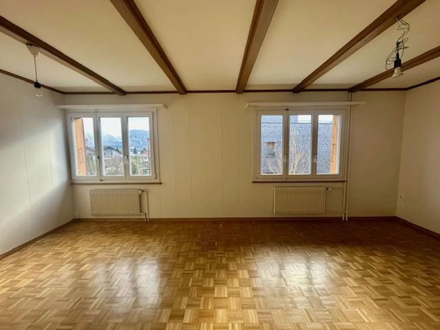 Moderno appartamento luminoso di 3,5 stanze con giardino e vista sulle montagne a Hünibach - Foto 7 di 23