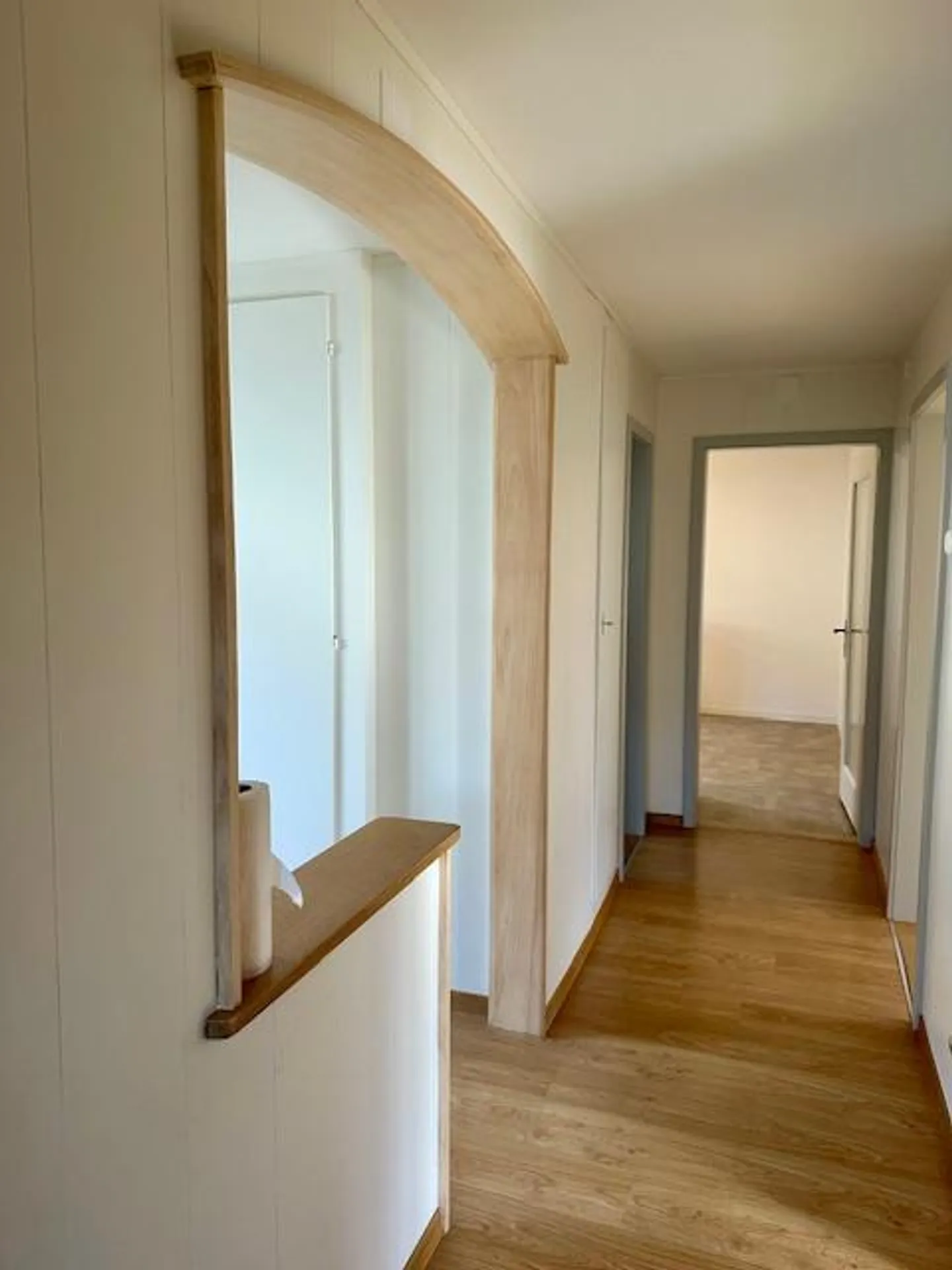 Moderno appartamento luminoso di 3,5 stanze con giardino e vista sulle montagne a Hünibach - Foto 10 di 23