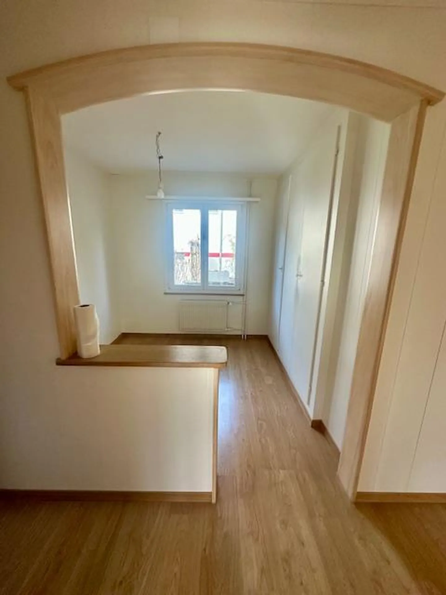 Moderno appartamento luminoso di 3,5 stanze con giardino e vista sulle montagne a Hünibach - Foto 11 di 23