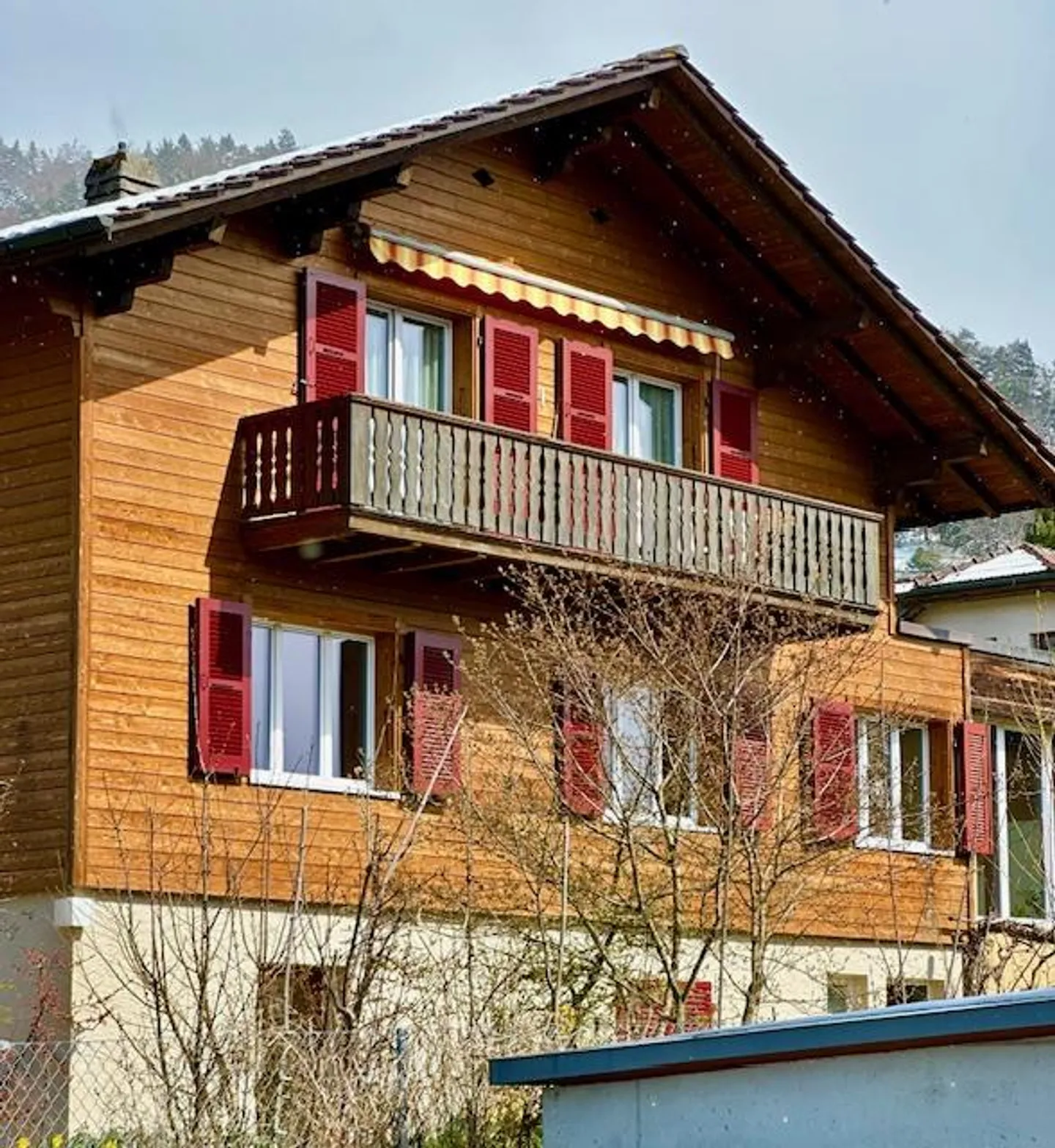 Moderno appartamento luminoso di 3,5 stanze con giardino e vista sulle montagne a Hünibach - Foto 1 di 23