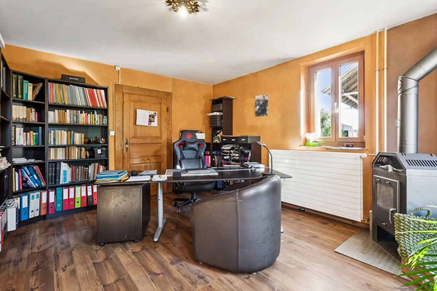 Charming detached house with bucolic garden and potential... - Photo 4 of 13