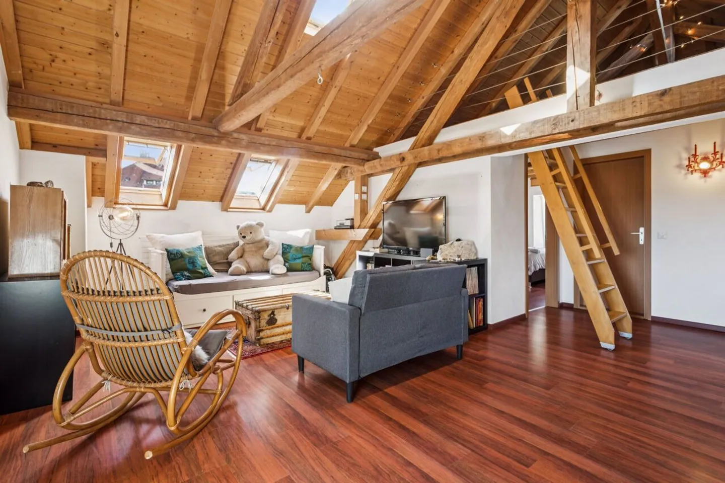 Charming detached house with bucolic garden and potential... - Photo 9 of 13