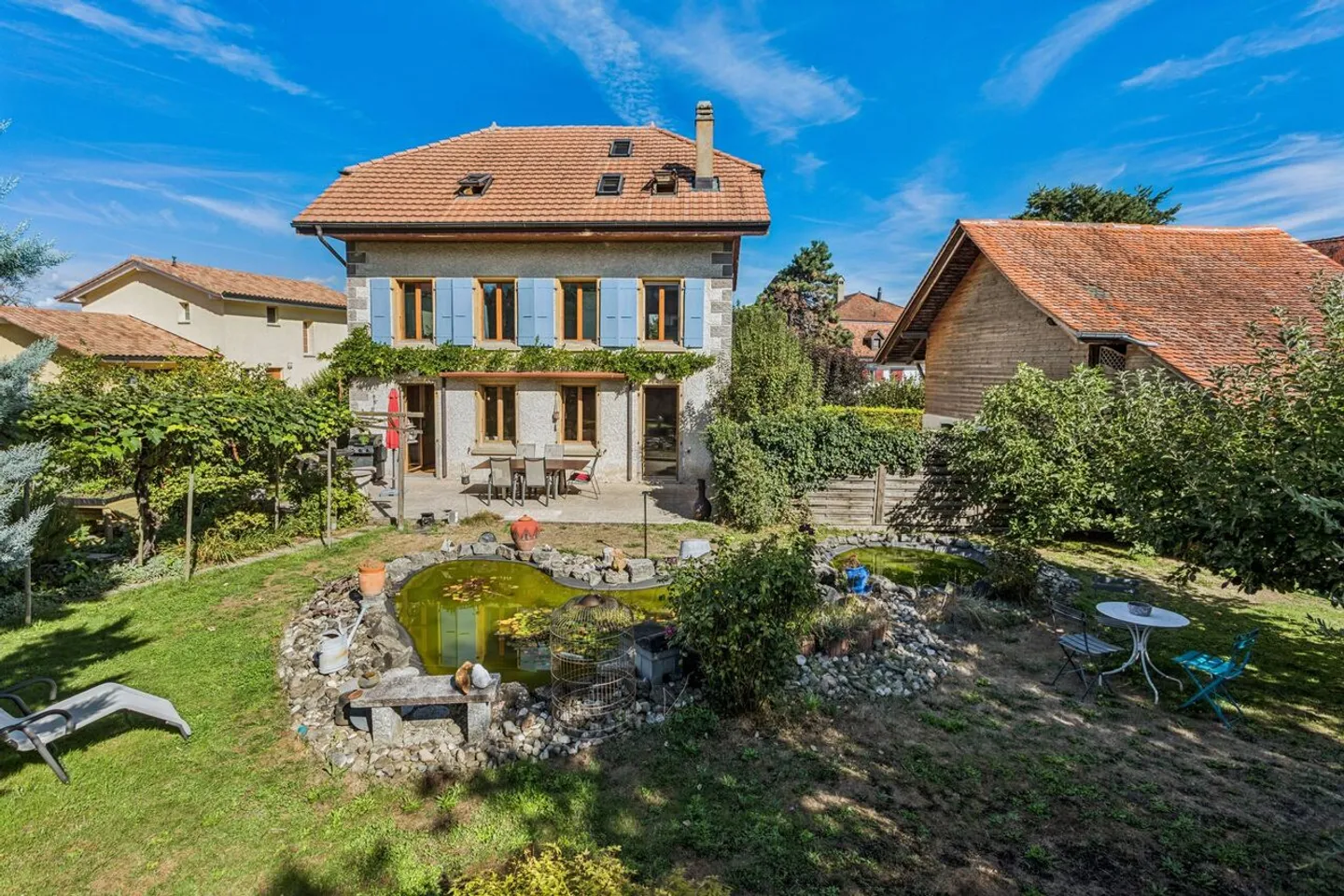 Charming detached house with bucolic garden and potential... - Photo 1 of 13