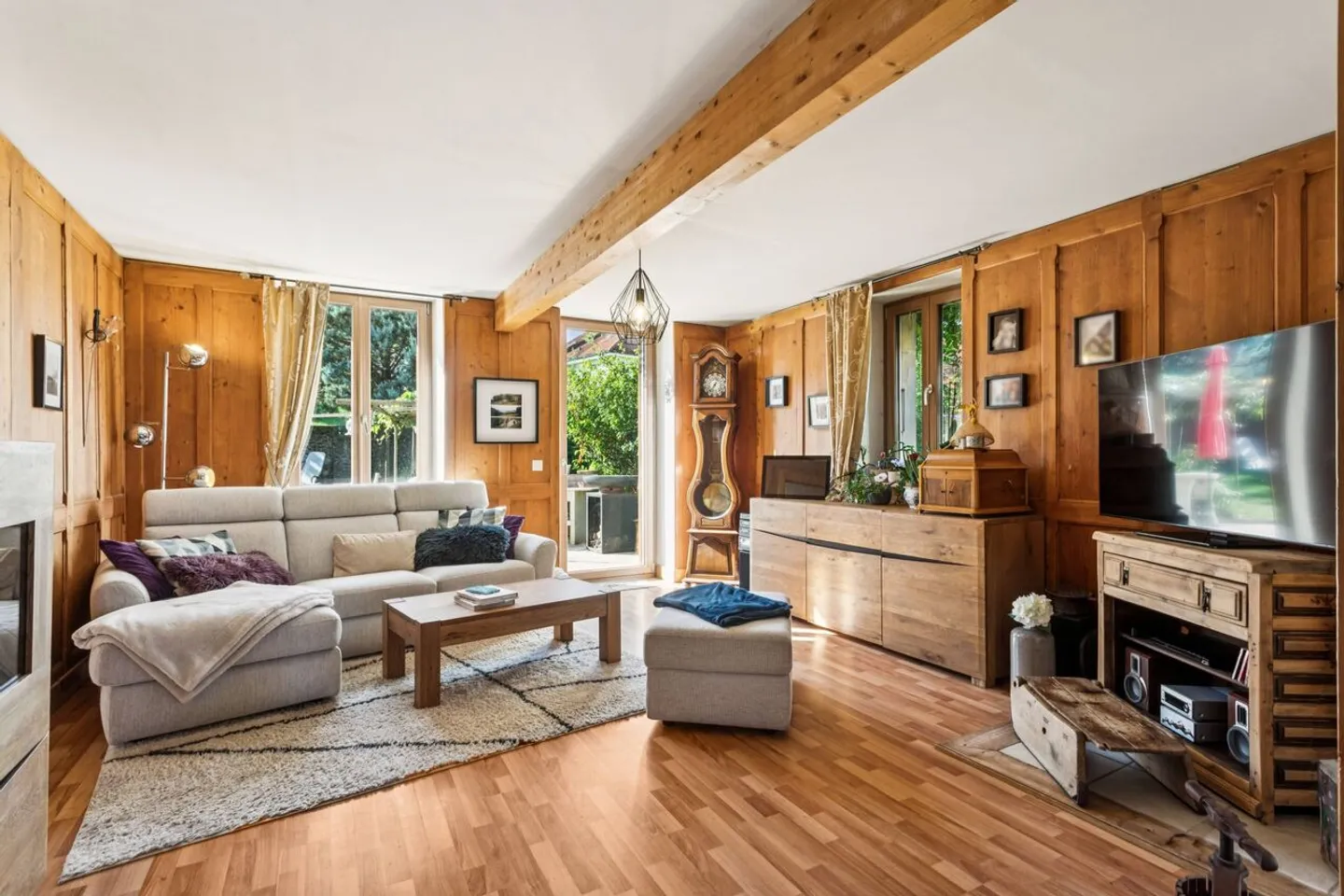 Charming detached house with bucolic garden and potential... - Photo 2 of 13
