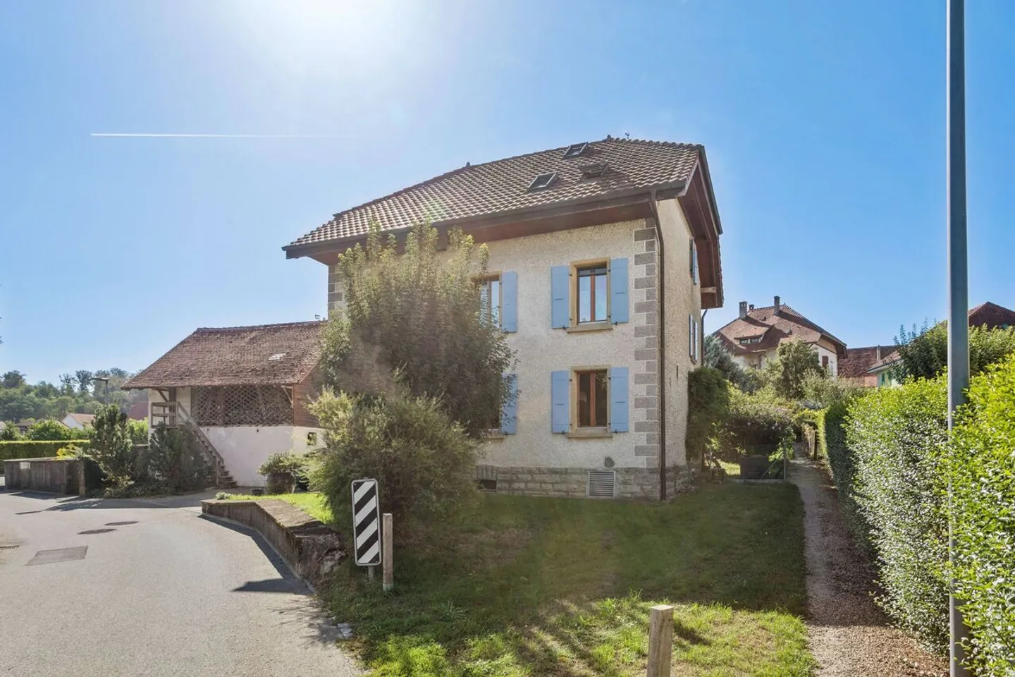 Charming detached house with bucolic garden and potential... - Photo 12 of 13