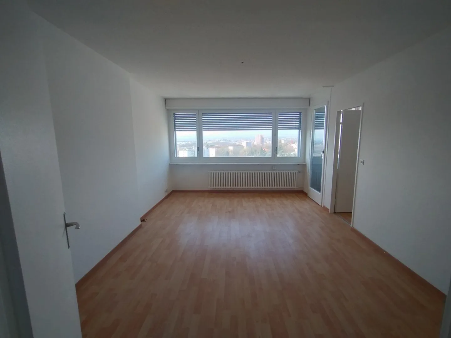 In the center of Malley, magnificent renovated apartment with balcony - Photo 8 of 12