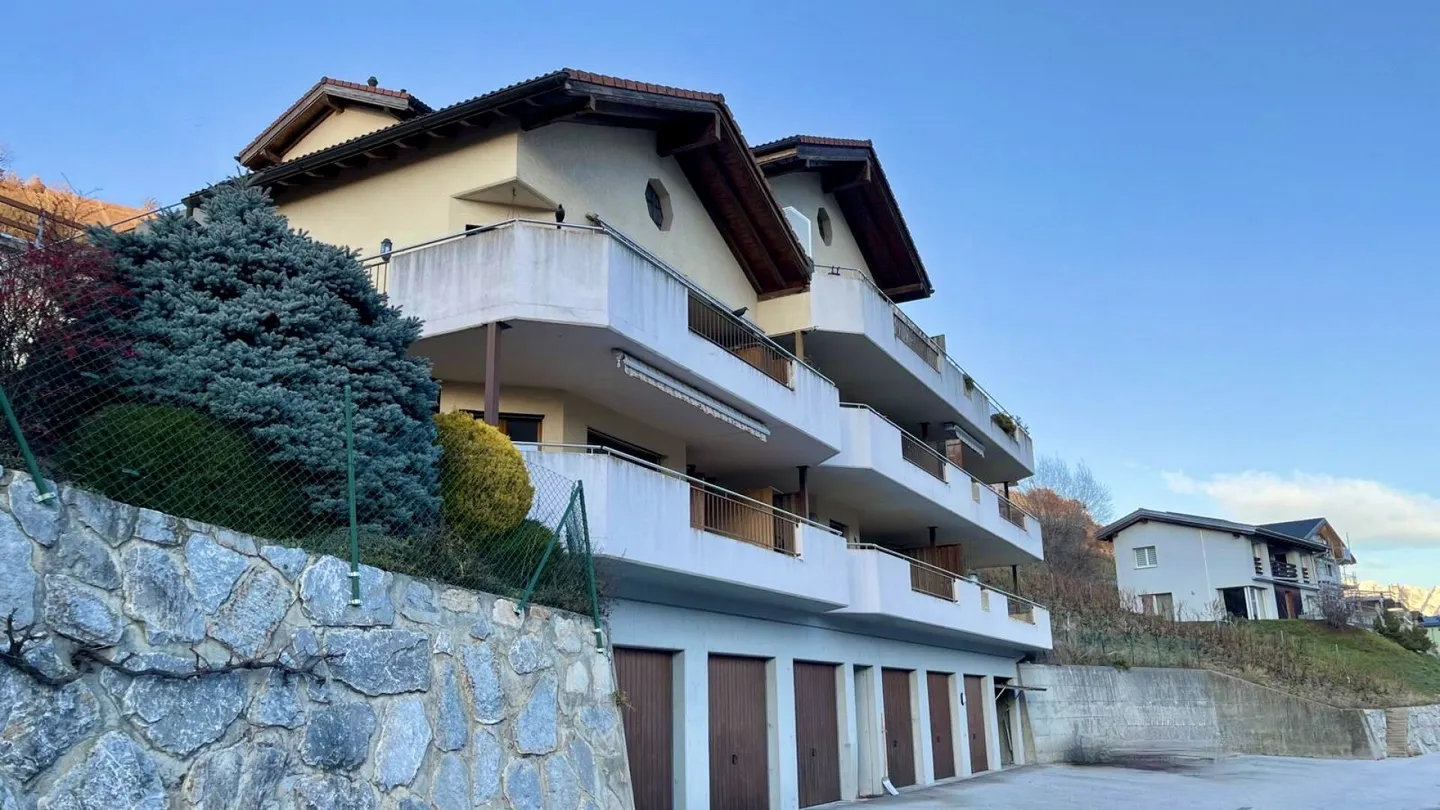 Geräumige 5½ Zimmer mit Terrasse und Panoramablick - Foto 1 von 12
