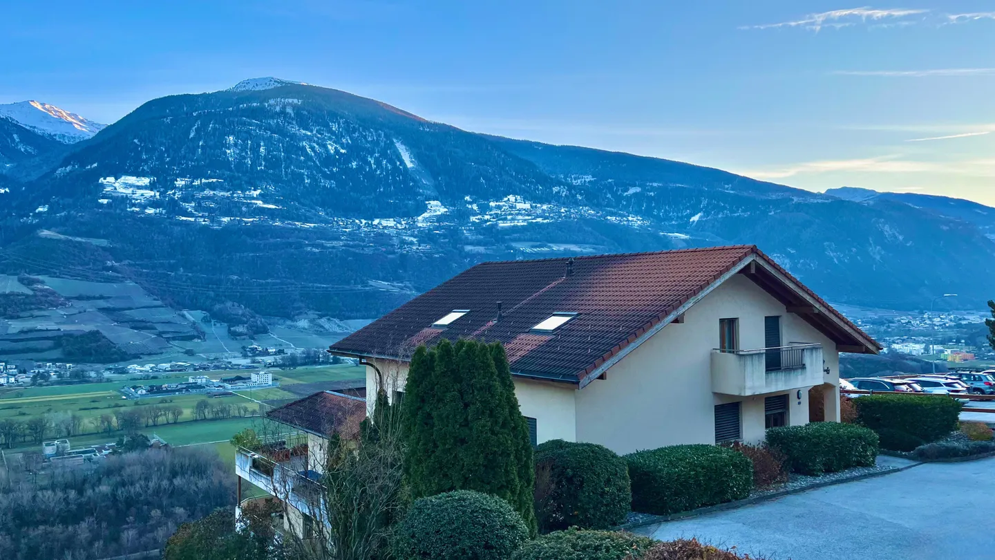 Geräumige 5½ Zimmer mit Terrasse und Panoramablick - Foto 12 von 12