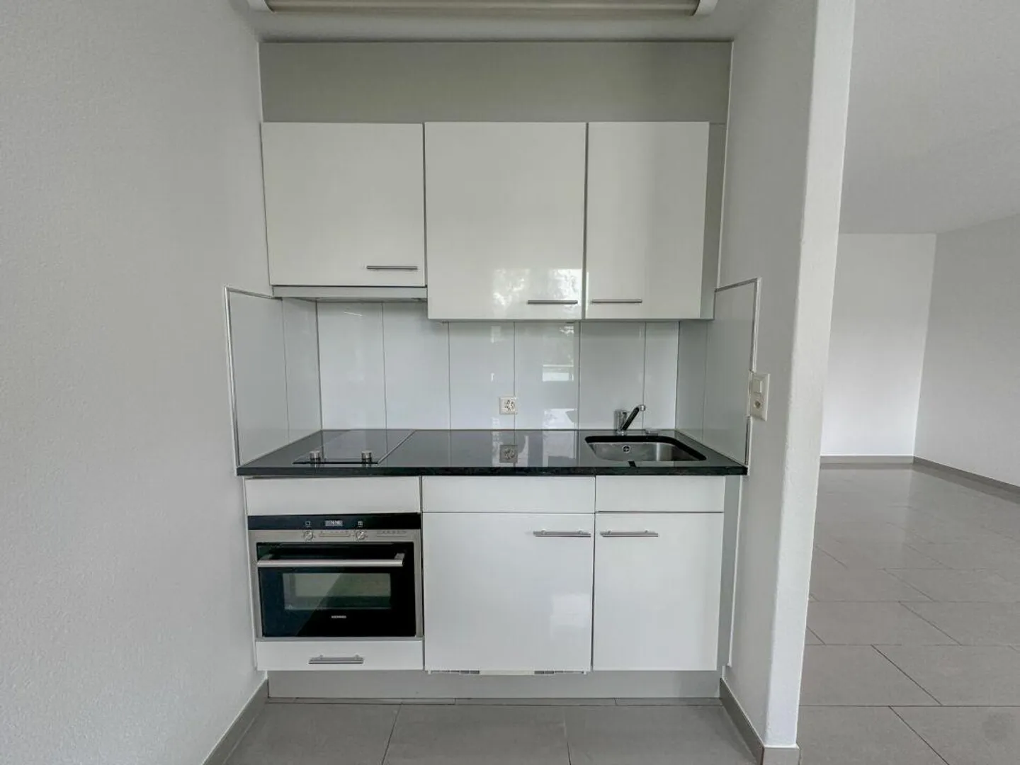 Appartement central de 1 pièce avec balcon - Photo 5 sur 8