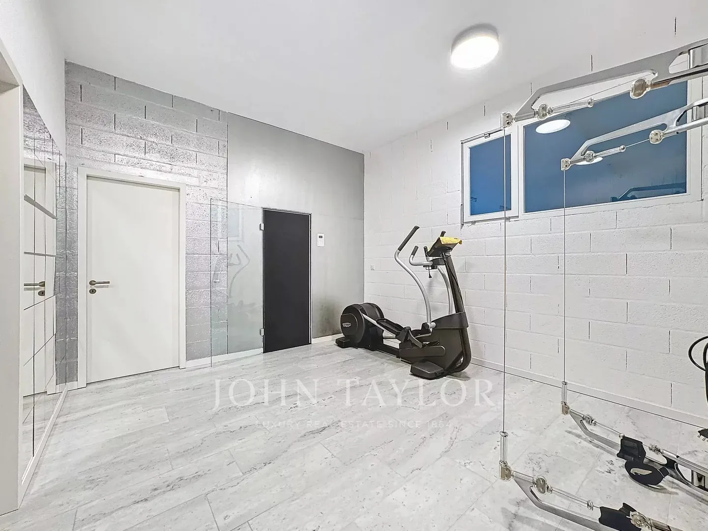 Extraordinary Architect Villa in Fully - Photo 16 of 17