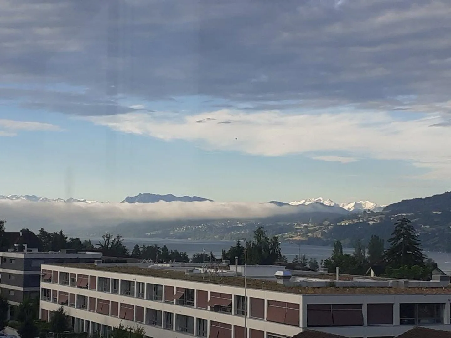 Attico da sogno con vista sul lago e sulle montagne - Foto 1 di 8