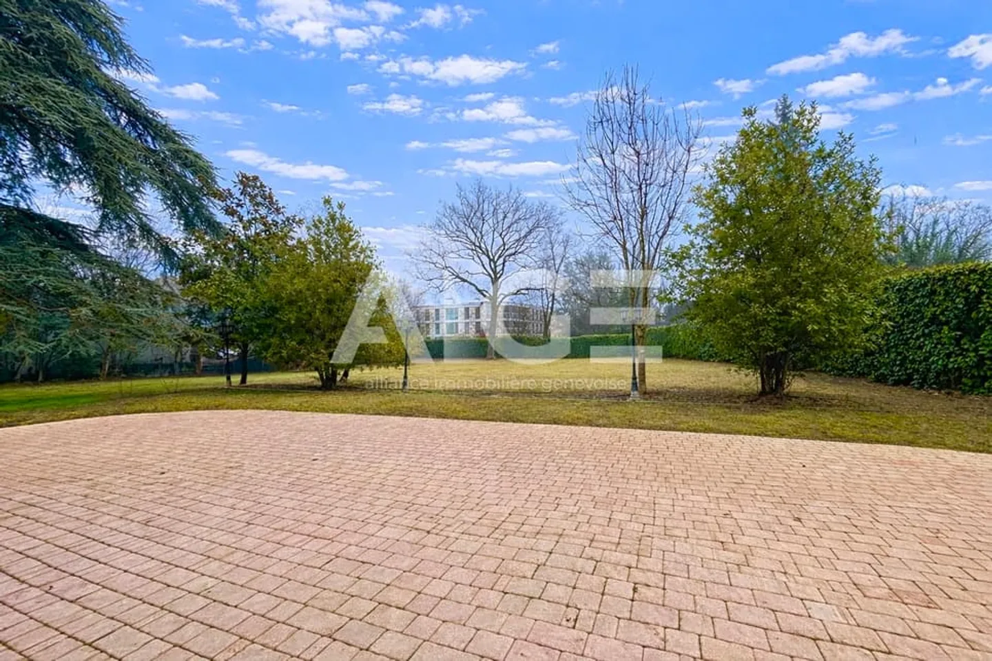 Wunderschönes Anwesen auf einem Grundstück von 3.300 m2 - Foto 2 von 11