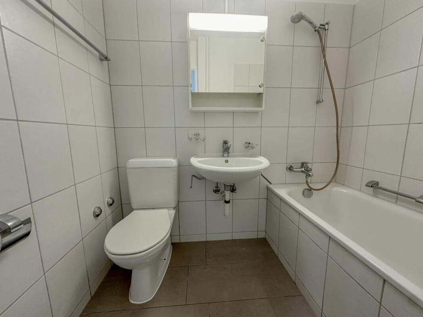 Appartement central de 1 pièce avec balcon - Photo 6 sur 8