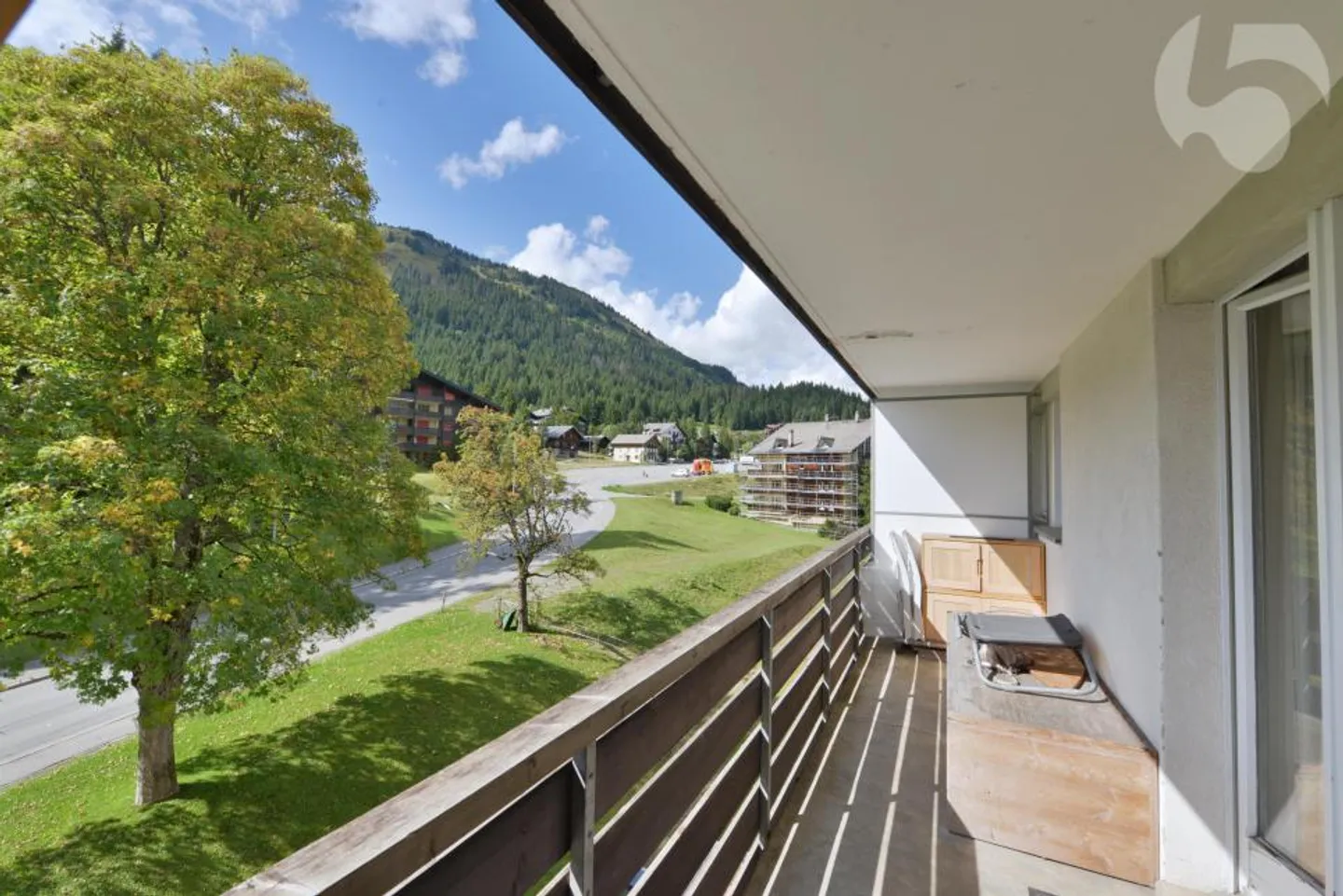 Studio directly on the ski slopes with balcony and indoor swimming pool - Photo 1 of 7