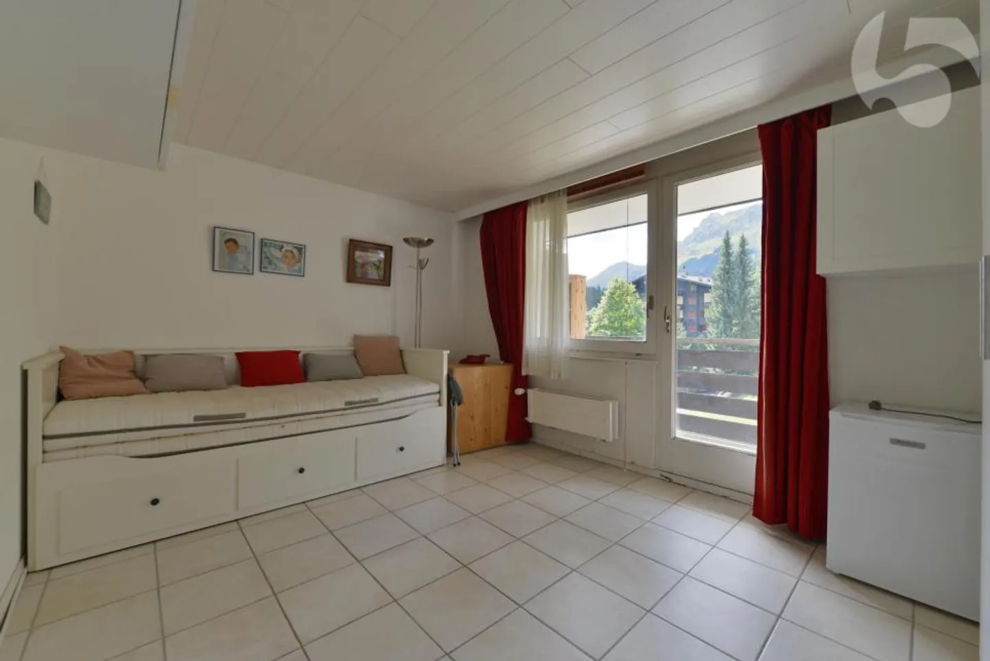Studio directly on the ski slopes with balcony and indoor swimming pool - Photo 3 of 7