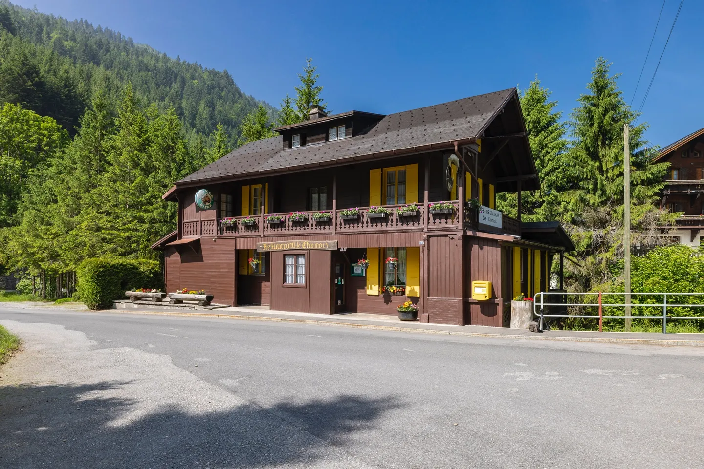 Ristorante con appartamento a Les Plans-sur-Bex - Foto 1 di 13