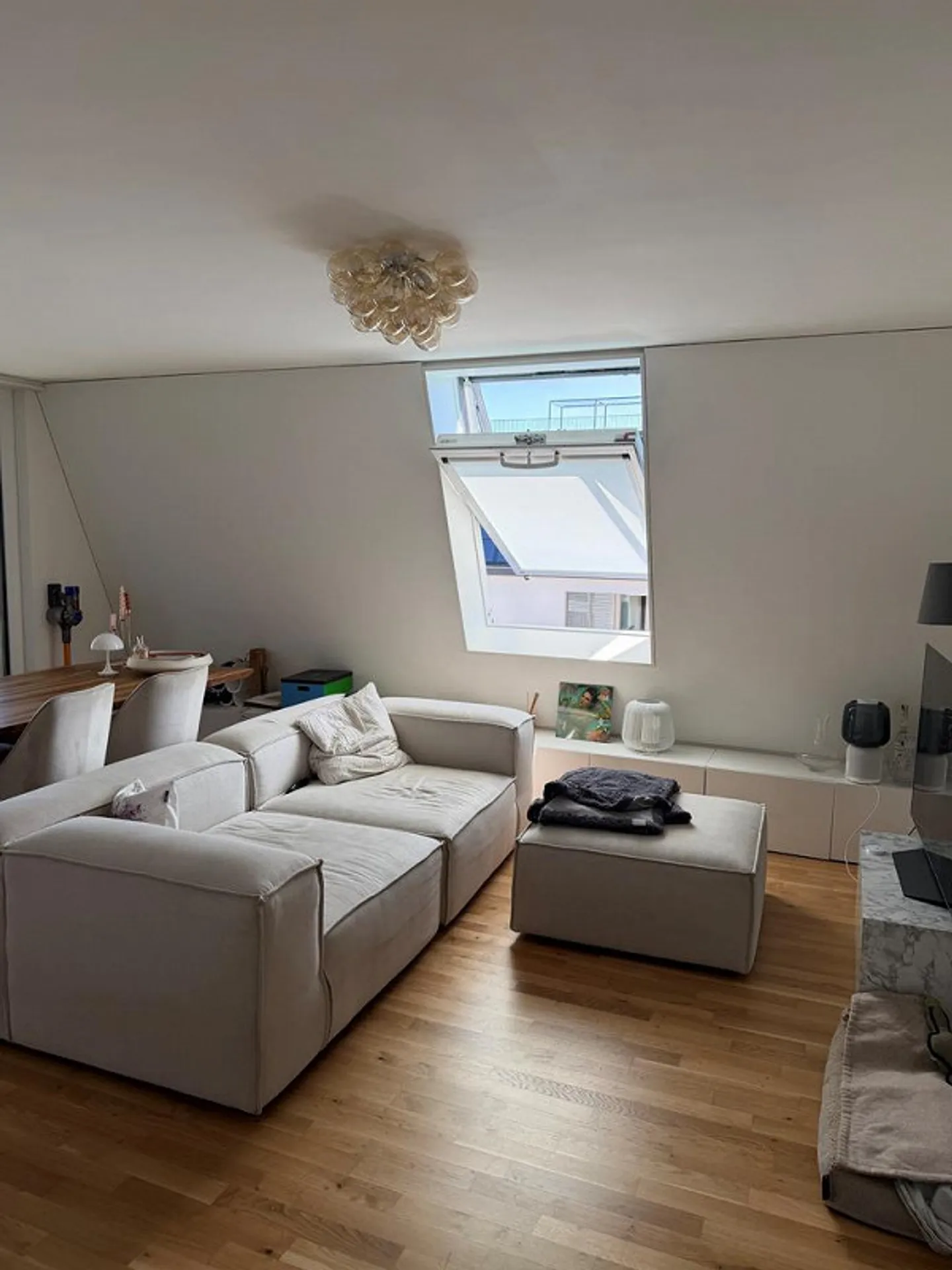 Appartement moderne et confortable de 3,5 pièces avec loggia à Uster - Photo 1 sur 8