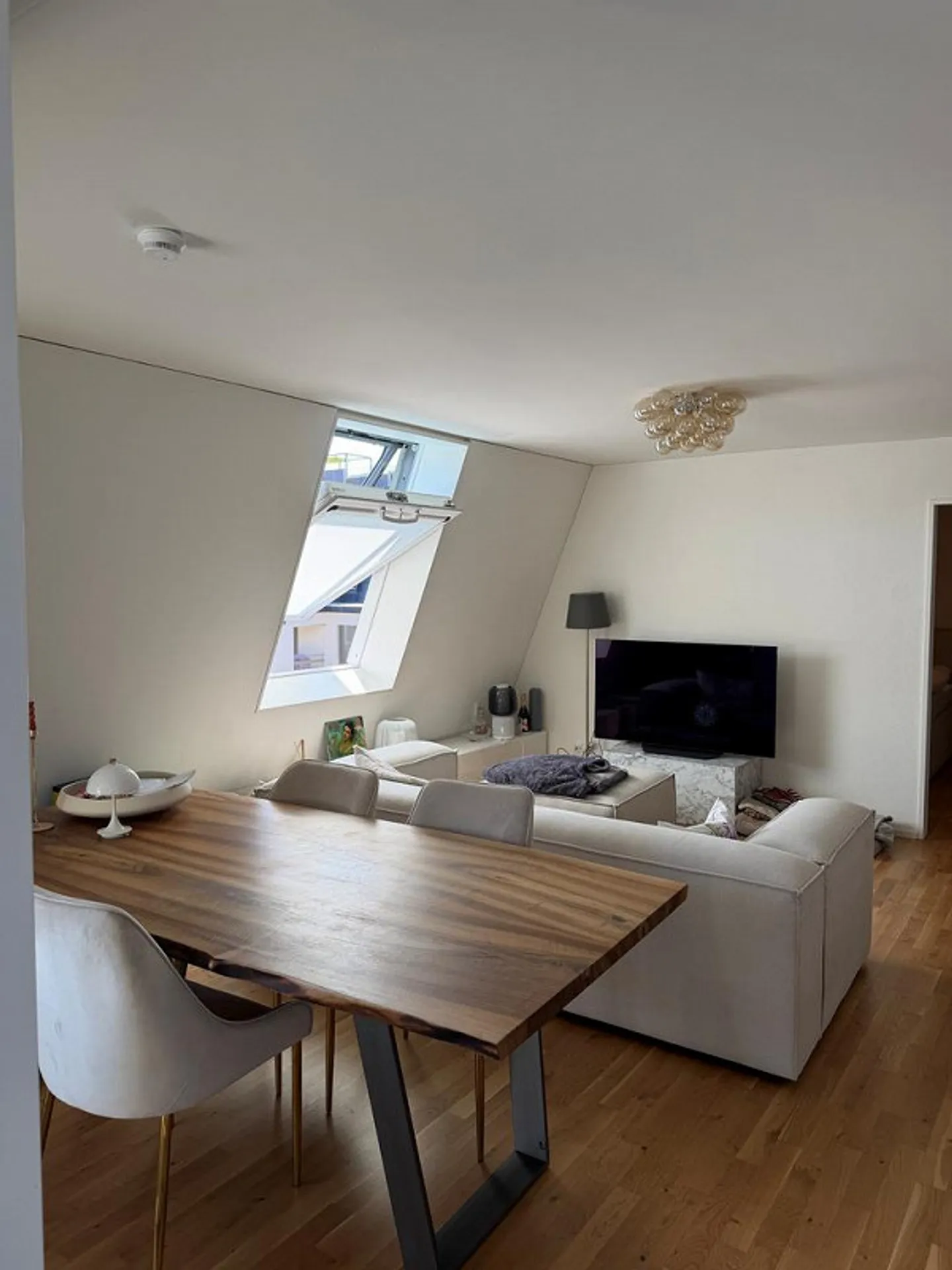 Appartement moderne et confortable de 3,5 pièces avec loggia à Uster - Photo 2 sur 8
