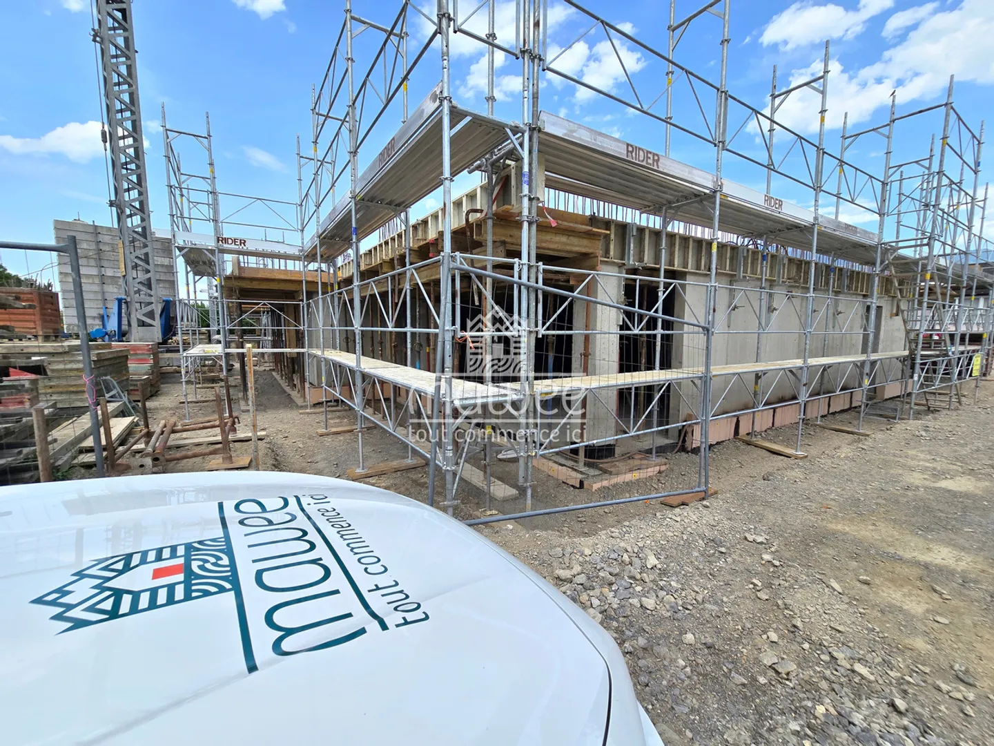 New development of 4 contemporary villas of 5.5 or 6.5 rooms - Photo 2 of 11