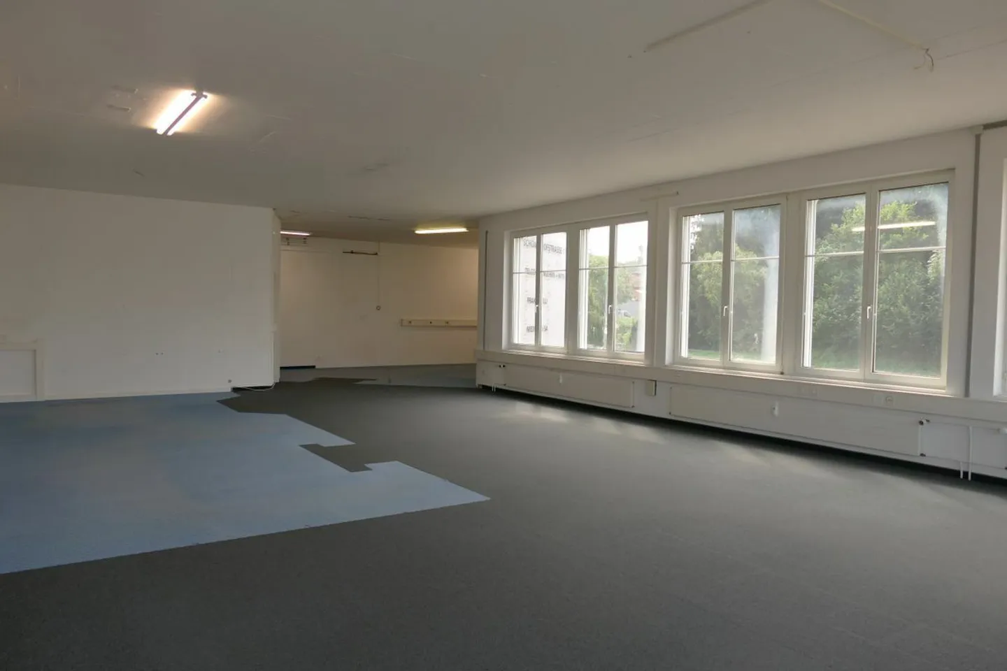 HELL UND ZENTRAL - Foto 2 von 3