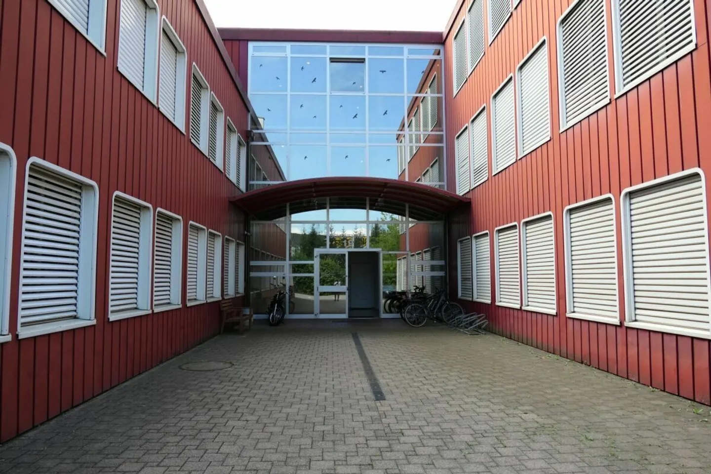 HELL UND ZENTRAL - Foto 3 von 3