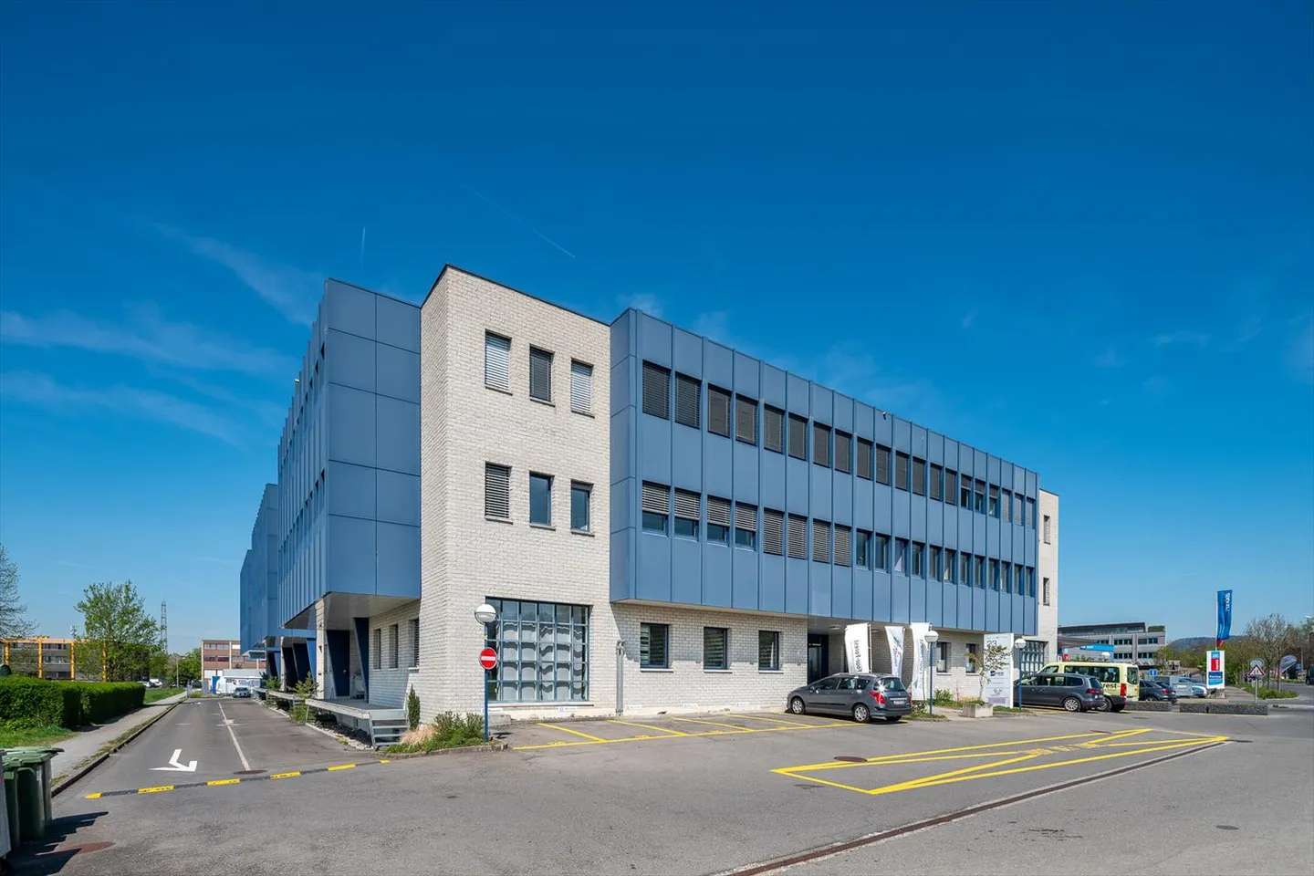 Bright small office in Steinhausen - Photo 1 of 3