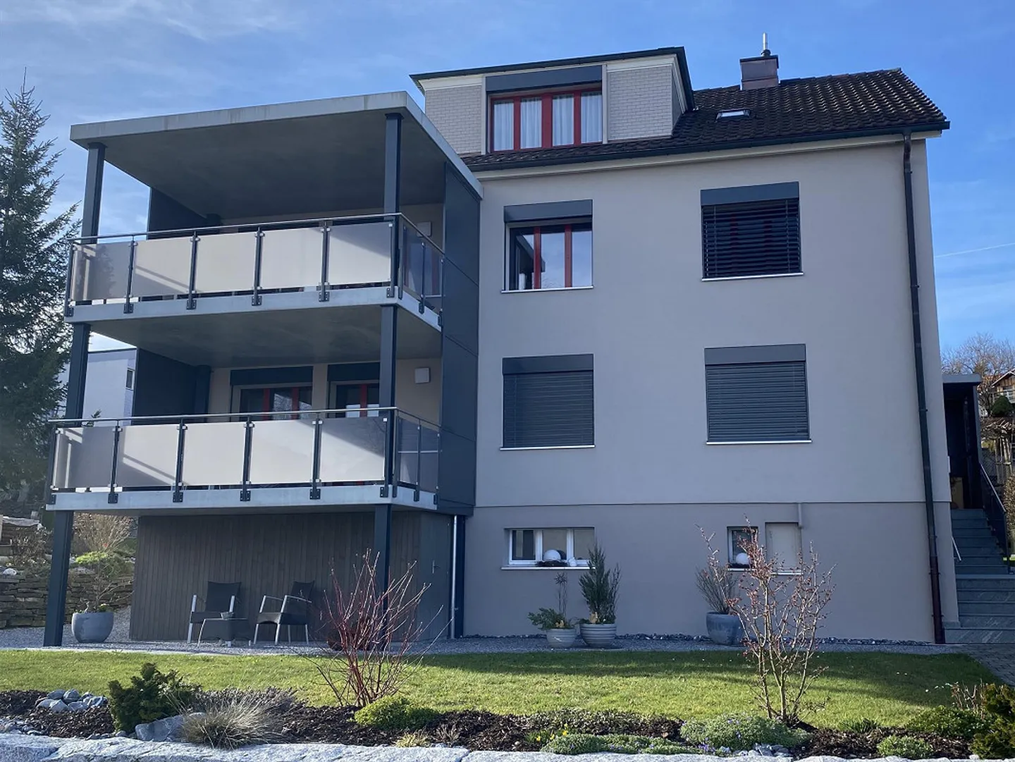 Appartamento 4½ locali ristrutturato con ampio balcone - Foto 1 di 8