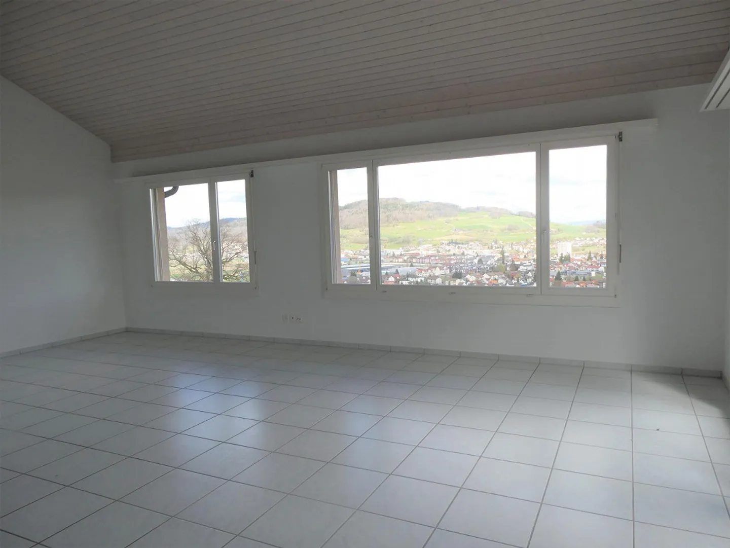 Geräumiges Einfamilienhaus mit Aussicht - Foto 8 von 29