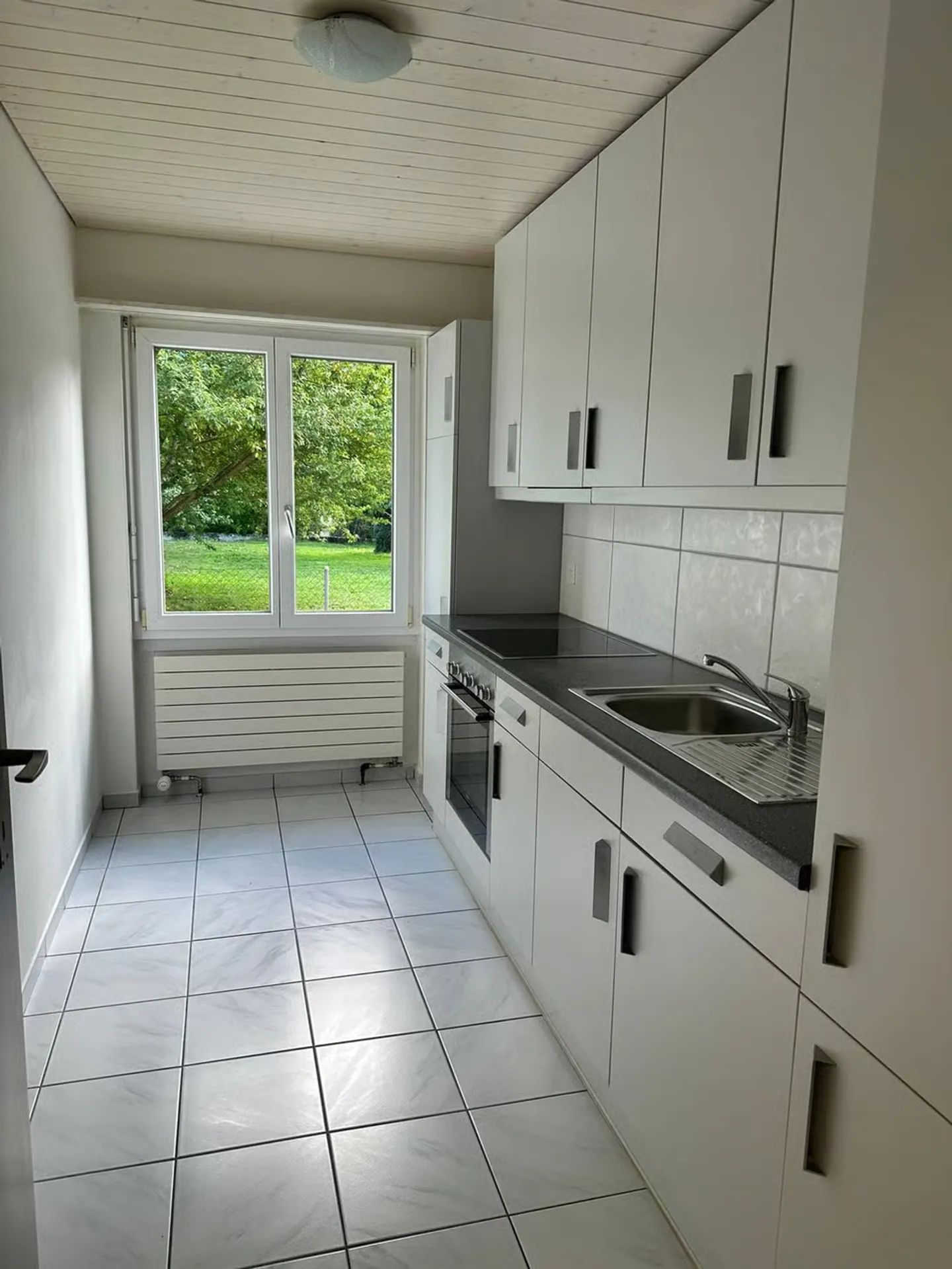 Bright 4-room apartment on the raised ground floor - Photo 1 of 12