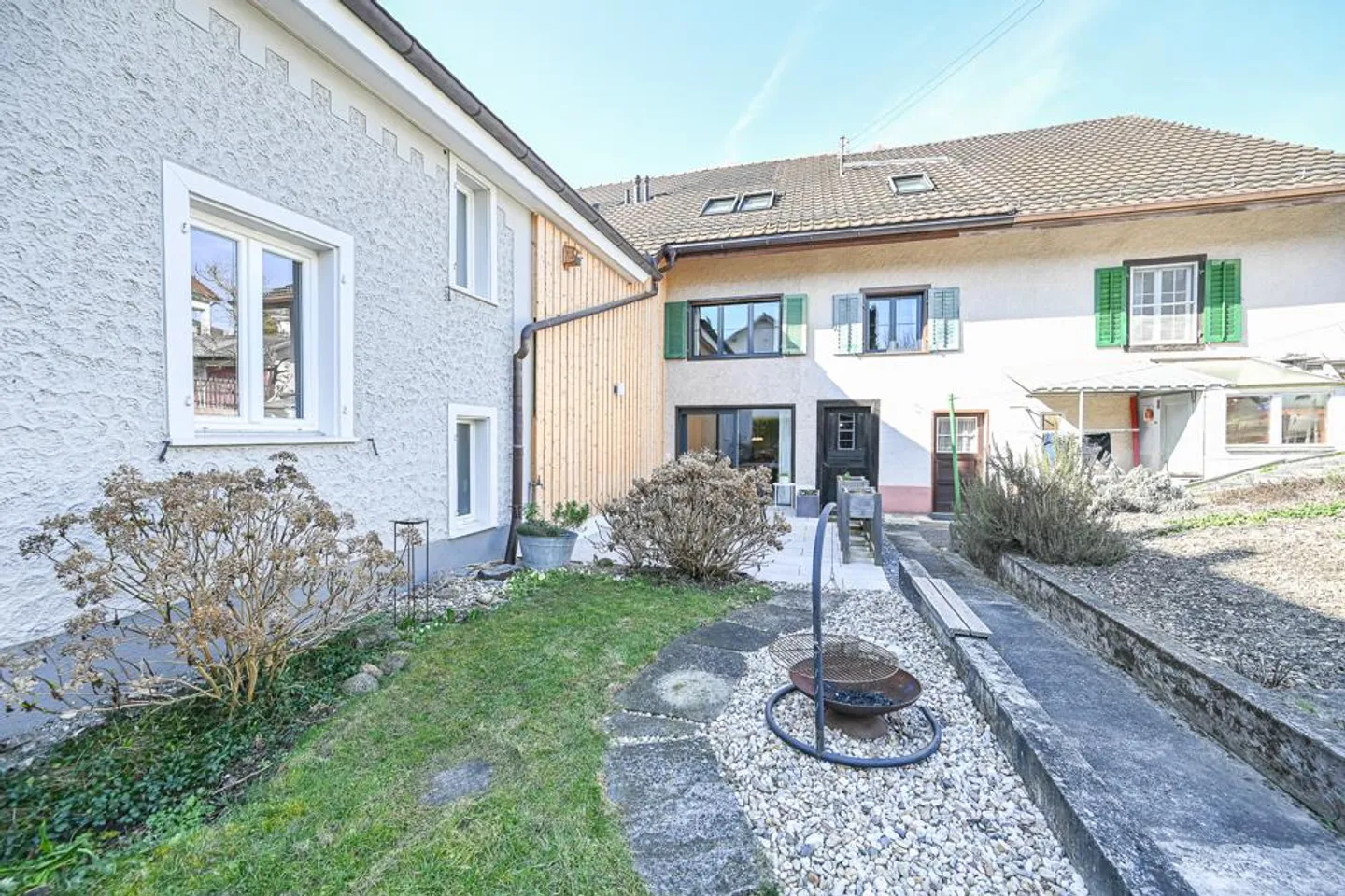 Vie spacieuse et bien entretenue avec histoire et potentiel - Photo 6 sur 7