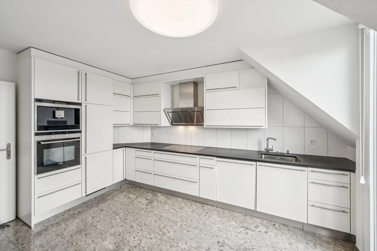 Living in Gundeli - Stylish Maisonette with 2 Terraces - Photo 2 of 5