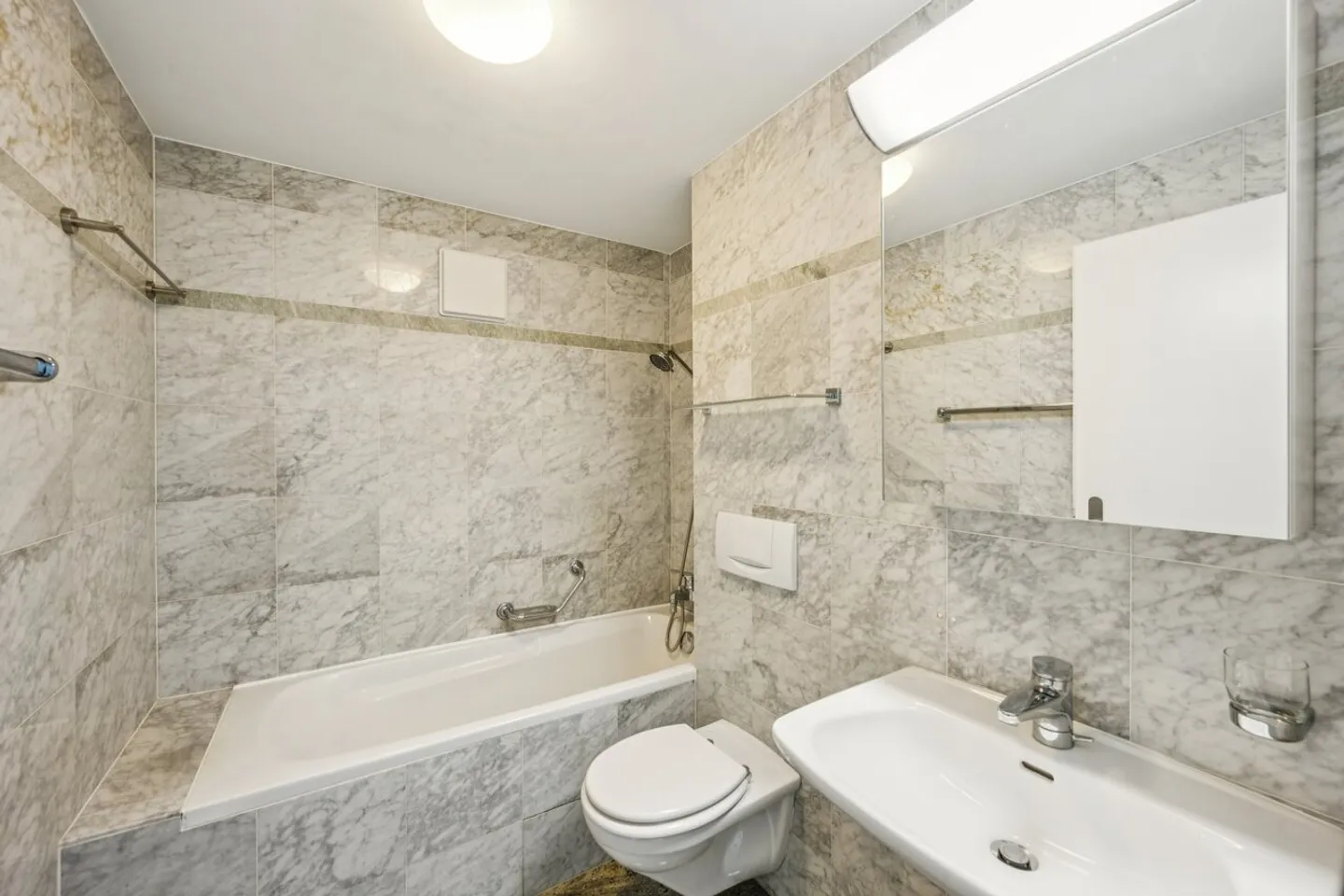 Living in Gundeli - Stylish Maisonette with 2 Terraces - Photo 4 of 5