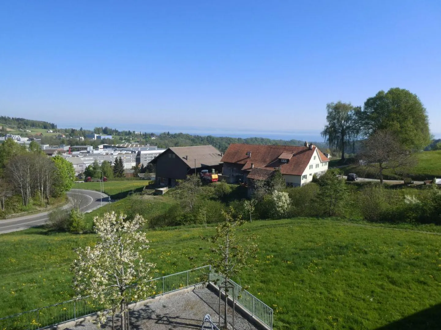 Appartement spacieux avec commodités modernes - Photo 1 sur 12