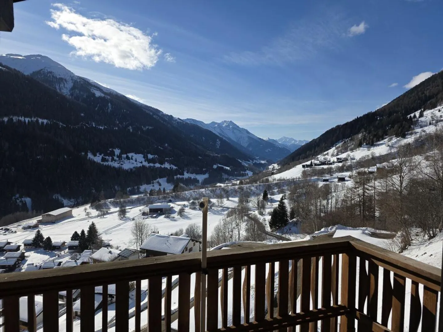 Charmante Wohnung mit Bergblick - Foto 2 von 9