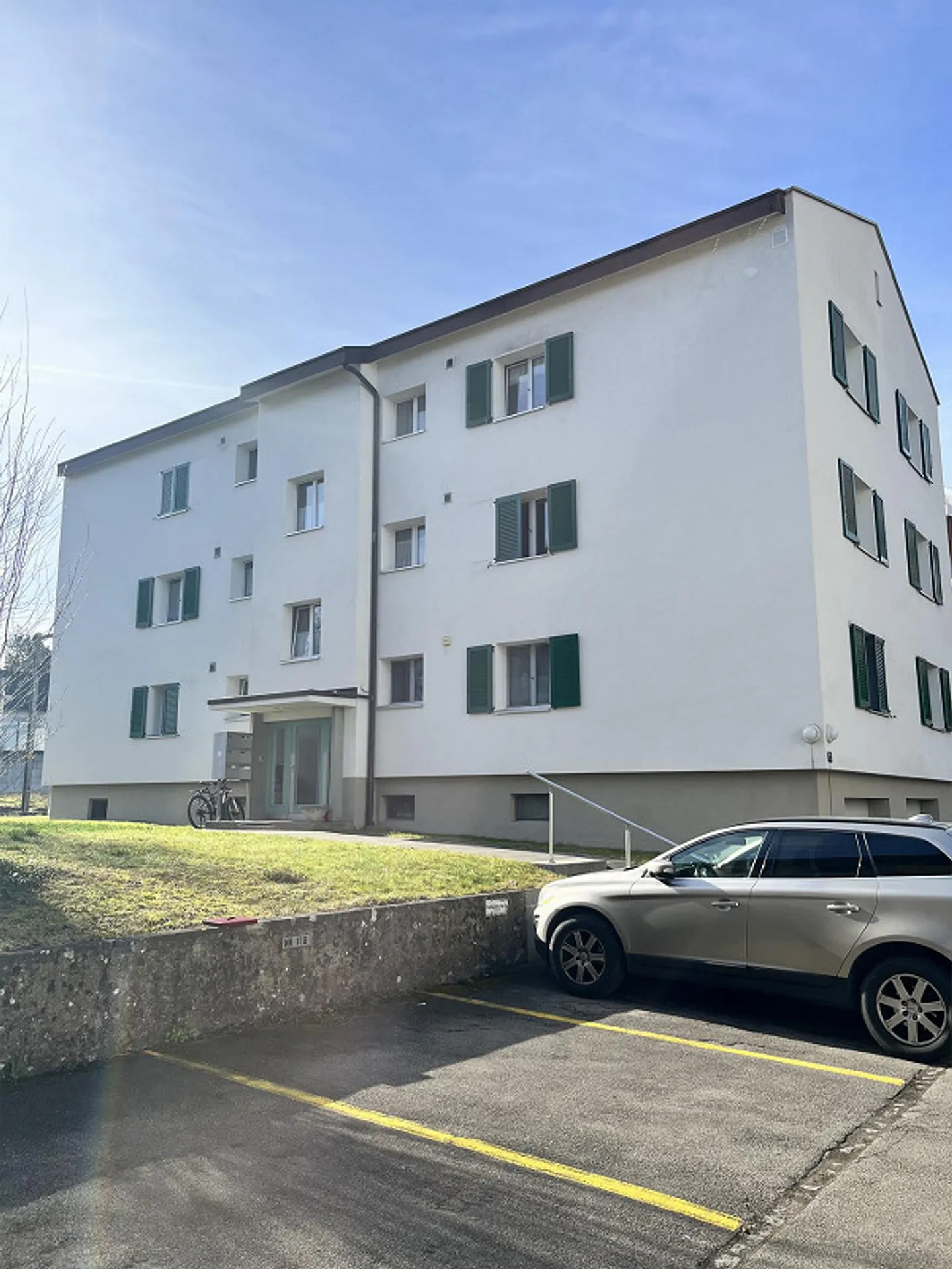 Appartement 3.5 pièces fraîchement rénové dans un emplacement idéal - Photo 1 sur 5