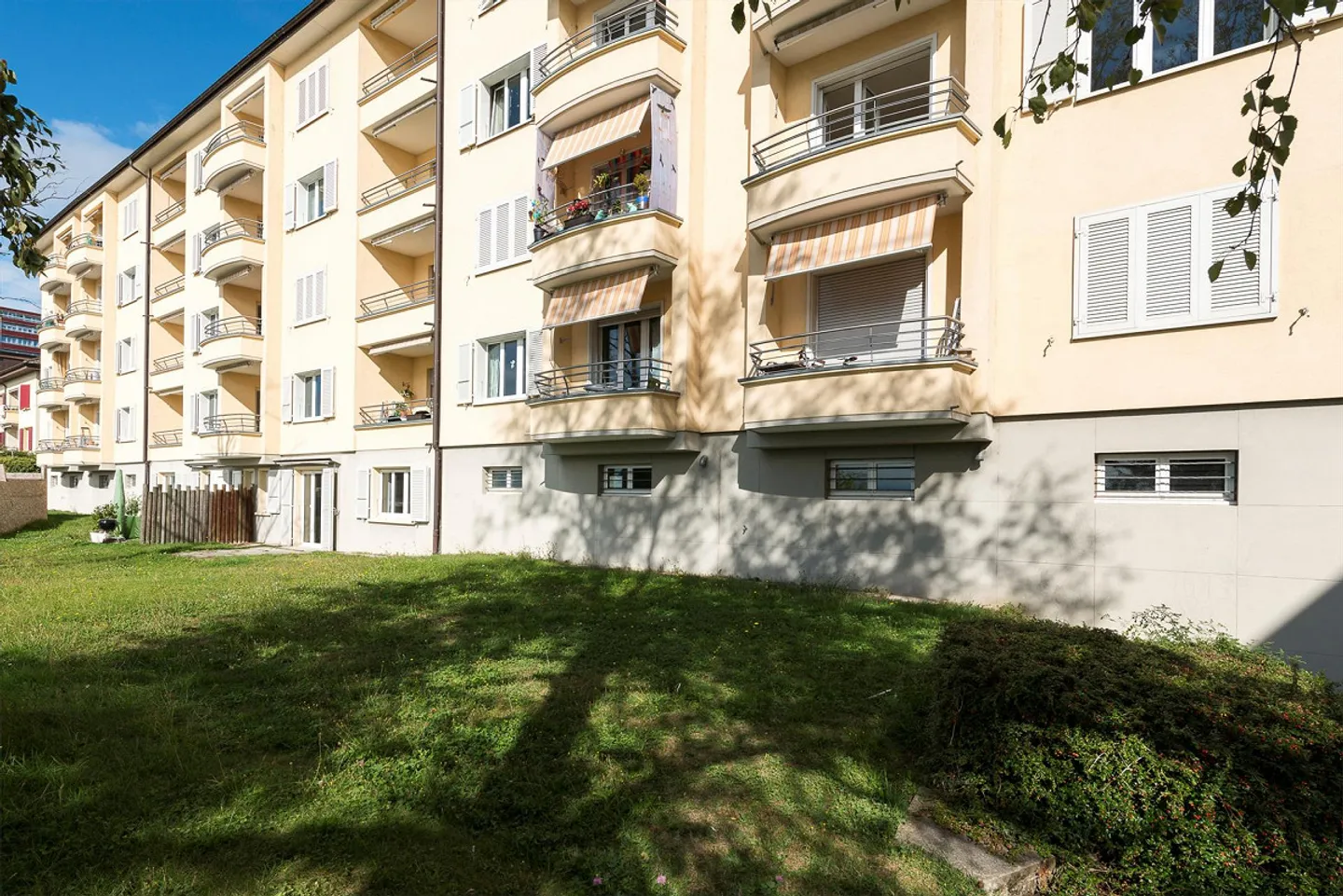 Place de Parc Extérieure à Louer - Photo 2 sur 2