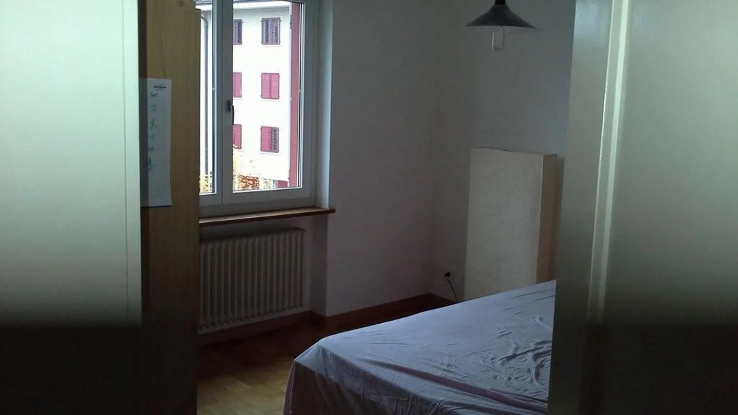 Centrally Located 2-Room Apartment in Glattbrugg-Opfikon - Photo 3 of 5