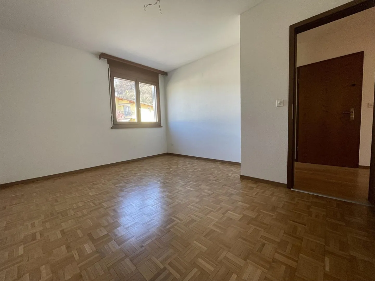 Ampio appartamento di 2,5 locali con giardino ristrutturato - Foto 7 di 13