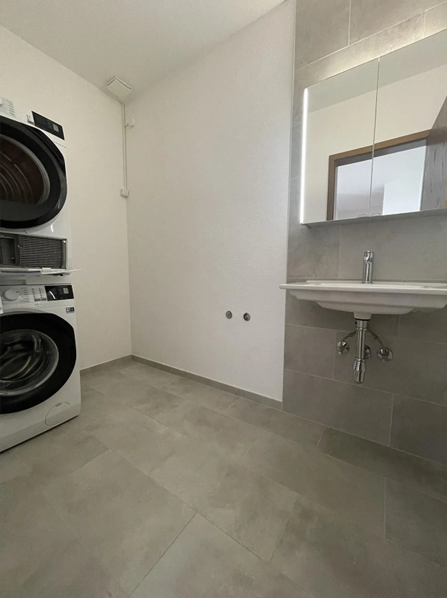 Ampio appartamento di 2,5 locali con giardino ristrutturato - Foto 9 di 13